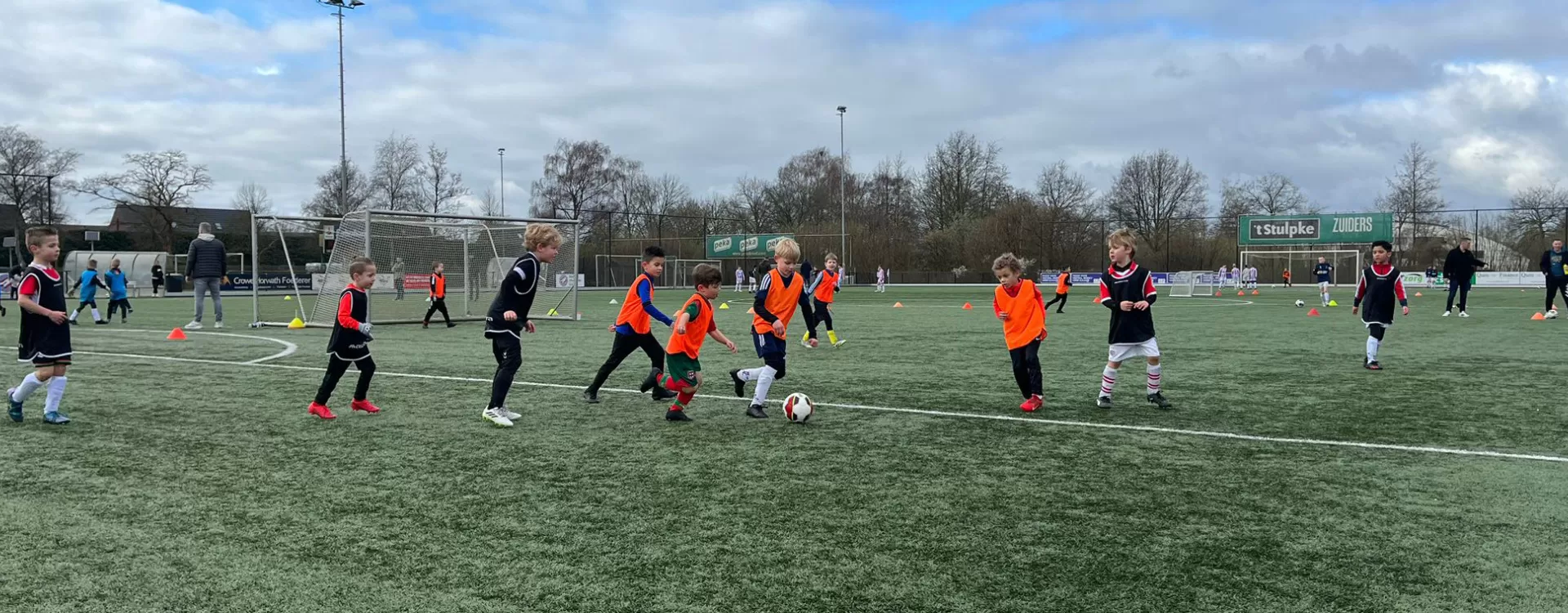 Spanning verminderen: JO7 speelt competitievoetbal tegen regioclubs